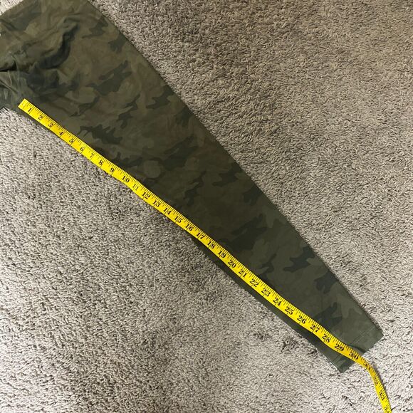 Lululemon Size 6 Wunder Under High Rise Savasana Camo 20cm Fatigue Green Unicorn - Picture 6 of 6